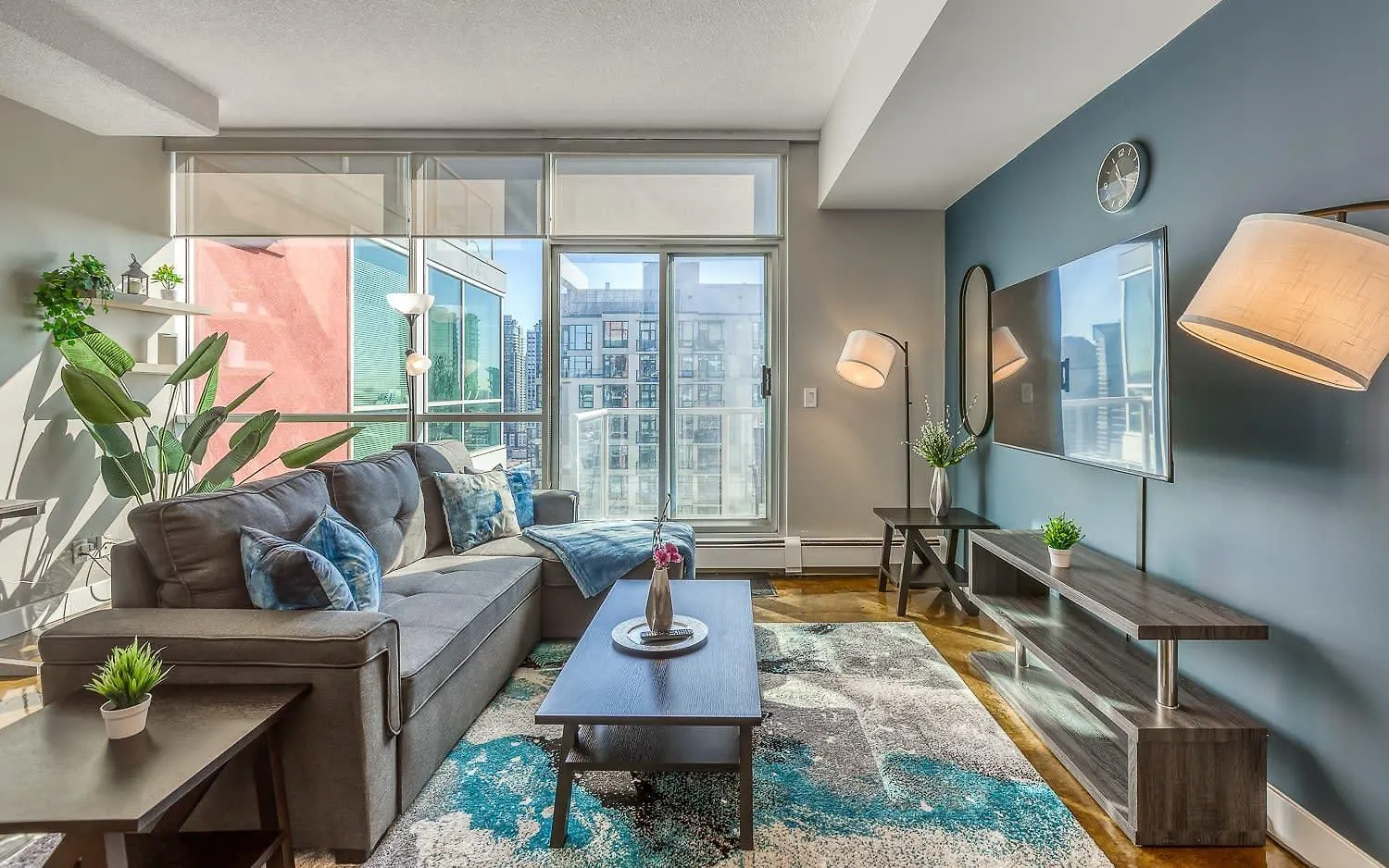 Cozy 2Br Condo With King Bed And City Views Calgary