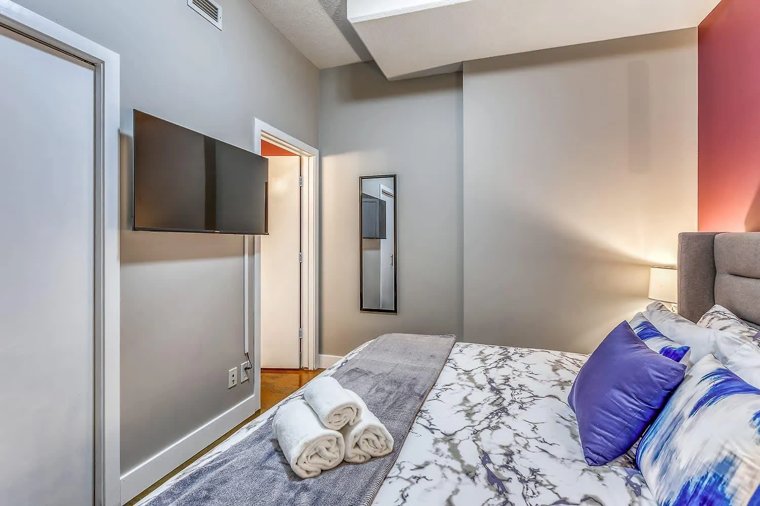 Apartment Cozy 2Br Condo With King Bed And City Views Calgary
